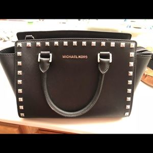 💯 Authentic Michael Kors Selma Stud Purse